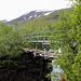 Unterwegs zwischen Nikkaluokta und der Kebnekaise fjällstation - An der Wegverzweigung (Nikkaluokta/ Kebnekaise/ Tarfala) überqueren wir eine Brücke (Tarfalabron). Reste der ausgedienten Kontruktion sind auch noch vorhanden.