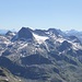 <b>Surettahorn (3027 m) e Bivacco Suretta (2753 m).<br />Il toponimo Suretta deriva probabilmente da "super", ossia "superiore".<br />Secondo un'altra versione, sarebbe invece un qualificativo di una zona di pastura sàpida.</b>