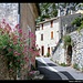 Gasse in Monieux, Provence, Frankreich