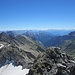 Blick nach Südost mit Piz Kesch und der Bernina - beide links der Bildmitte