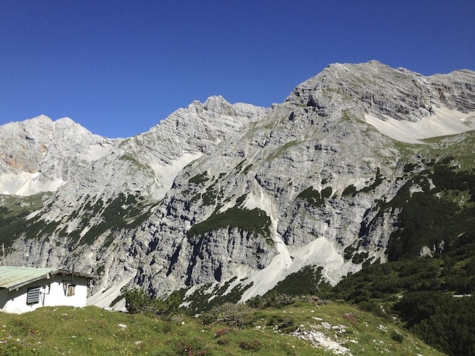 Der schoene Suedgrat der Sonntagkarspitze von der...