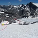 im Abstieg auf ca. 2800m - wir verlassen den Gletscher beim Felsblock (gelber Kreis)