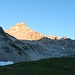 Das Steilerhorn mit den ersten Sonnenstrahlen