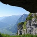 Blick aus der Höhle ins Tal.