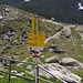 Wegweiser bei der Hütte - was ist wohl ein kulinarischer Jakobsweg? Schlemmen bis Santiago? Tourismus...
