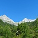 Poncione di Cassina Baggio (sinistra), 2860 metri e Chüebodenhorn, 3070 metri.