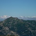Dank schönem Wetter präsentieren sich Monte Rosa & Co. über den Tessiner Bergen