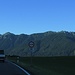 Die Sicht ist heute optimal. Der gesamte [http://f.hikr.org/files/1178946.jpg Sonnenberggrat] mit Kofel vor uns bei der Anfahrt nach Oberammergau.<br /><br />Oggi la visibiltà è ottima. L`intero [http://f.hikr.org/files/1178946.jpg Sonnenberggrat] con il Kofel nel tragitto a Oberammergau.