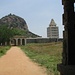 Gingee Fort mit Rajagiri im Hintergrund und Kalyana Mahal im Vordergrund