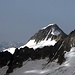 Erneut ein Blick auf zwei Gipfel, die wir unlängst mit Skis bestiegen: [tour66743 Blinnenhorn] am linken Bildrand, [tour66249 Galenstock] in der Mitte.