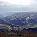 Blick ins Muotatal. Hinten links der Mitte die Mythen oberhalb Schwyz.