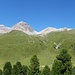 Blick vom Arvenwald nach Westen auf schöne Gipfelziele.