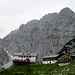 Gruttenhütte 1620 m<br />Im Hintergrund der Ellmauer Halt 2344 m