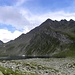 Eisbruggsee(2351m), mit Eisbruggscharte(2545m) und Napfspitze(2888m) dahinter,in Abstieg zur Valsscharte(2451m).