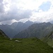 Valsscharte,2451m in den Pfunderer Bergen.In Hintergrund ist es gut erkennbar Rotwand Doppelgipfel(2939m) und Wurmaulspitze(3022m)-mitte mit  Wilde Kreuzspitze rechts dahinter,Grabspitze(3059m) übers Weißwand und  Danneischarte(2437m)-ganz rechts.