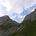 Steiler Magsteinwipfel oder Picco del Sasso,2775m-links, in Bildmitte es sieht sich den Winterweg zum Hochwart.Es ist möglich noch im Sommer?Ich glaube so...