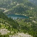 Der Lago di Sfii ist in Felsen eingebettet