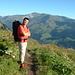 Im Aufstieg kurz unterhalb der Gamshütte, im Hintergrund der Rastkogel (2762m) über dem nach links hineinziehenden Tuxer Tal.
