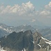 über den Hochbrunnachkogel nach Westsüdwesten, hinten dann wohl der Hohe Riffler, Verwallgruppe, davor die Karköpfe zwischen Ötz- und Pitztal
