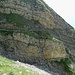 ... auf einem aus der Felswand gehauenen Bergweg ...