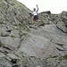 cheminement facile sur une sorte de sentier dans les rochers