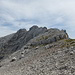 Am Sattel des Waidringer Nieder (2302m) präsentiert sich der Anstiegsgrat in voller Schönheit.
