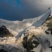 Die mächtige Nordwand des Ober Gabelhorn beherrscht den Ausblick im Gletscherkessel
