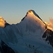 Das Matterhorn lugt über die Nordwand des Ober Gabelhorns herüber