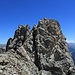 Suchbild: [u Tobi] klettert auf den ersten Gipfel der Las Trais Fluors.