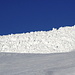 Une des multiples avalanches de neige mouillée qui se déclenchent l'après-midi (flanc sud de la Sulzfluh)