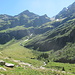 Alp de Barna, in der Mitte Piz de Montagnia