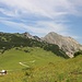 Plumsjochhütte, hinten die <a href="http://www.hikr.org/tour/post14719.html">Mondscheinspitze</a>