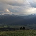 [http://f.hikr.org/files/1193497.jpg Ausblick] vom Stierkopf auf die Ammergauer Alpen.<br /><br />[http://f.hikr.org/files/1193497.jpg Panorama] dallo Stierkopf alle Alpi dell`Ammergau