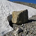 Die "Steinheizung" hat das Schneefeld angeschnitten.
