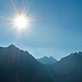 Sonne satt in den Lechtaler Alpen.