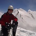 Glücklicher Bergsteiger auf dem Gipfel des dritten Viertausender der Tour (Pollux 4092m)