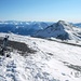 Blick vom geräumigen Glarner Vorab (3018m) mit Gipfelbuch über den Vorabsattel (2930m) zum nahen Bündner Vorab (3028,0m). Am Horizont ist das Gipfelmeer Graubündens, für Gipfelsammler ein jahrzehntelanges Vorhaben alle zu besteigen!