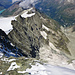 Aus dieser Perspektive sieht der Grat relativ gut machbar aus. Bis auf den geröllbedeckten Glacier de Zinal sind es mehr als 1500m. Was für ein Tiefblick!