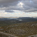Saana - Ausblick nahe des Gipfels in etwa östliche Richtung. Das Territorium von Norwegen reicht mit einer "Ecke" noch bis an den Berg Muurivaara (etwas rechts der Bildmitte) heran.