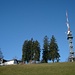 Der Bachtel (1115m) mit seinem Aussichts-/Fernsehturm und Gipfelrestaurant.
