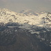 Cima di Piazzo a sinistra e il monte Sodadura a destra: nonostante la zona è esposta a sud,vi è ancora molta neve
