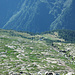 Eindrucksvoll wie tief eingeschnitten der Ri hier ist. Rifugio Alpe Sponda im Hintergrund.
