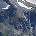 <b>Il tratto assicurato da catene, sopra un impressionante canalone roccioso. <br />Ho scattato questa foto dal Bivacco Val Loga il 31 luglio scorso.</b>