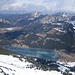 N-Panorama über den immer noch leicht überfrorenen Haldensee zu Sefenspitze, Brentenjoch (r) und Aggenstein (Mitte)