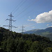 Grosse Stromleitungen führen in Richtung Zürich