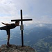 Balancing am Gipfelkreuz