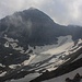 Blick hinüber zum Engelberger Rotstock (2818m) beim Einstieg auf den Hasenstockfirn. Unterhalb des Rotstocks konnte sich der kleine Gletscher "Schöntalerfirn" noch halten.