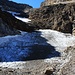 Foto von 2. Besteigungsversuch am 6.9.2011:<br /><br />Im unteren Teil des Aufstiegs zur Lücke liegt ein Gletscher der vom oberen Finfeld durch eine Felsstufe getrennt ist. Die Felsstufe überwindet man vom oberen Gletscherrand indem man nach links auf einem Band kurz traversiert. Dann erreicht man über eine Geöllrinne das obere Firnfeld.