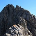 Foto von 2. Besteigungsversuch am 6.9.2011:<br /><br />Vor dem Messerscharfen Gratstück der letzten Seillänge, bevor es in Gehgelände auf den Gipfel geht, brach ich mein Solobesteigungsversuch ab. Diese Stelle überschreitet klar die T-Wanderskala! Am Gratende ist der 2729m hohen Hasenstockgipfel.