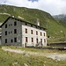 <b>Edificio in località Alpi di Suretta. La posizione e la struttura con campaniletto fanno pensare ad una casa cantoniera.</b>